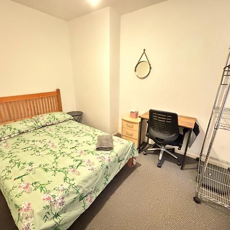 Entire 3 Bedroom House- Free Parking Liverpool Exterior foto